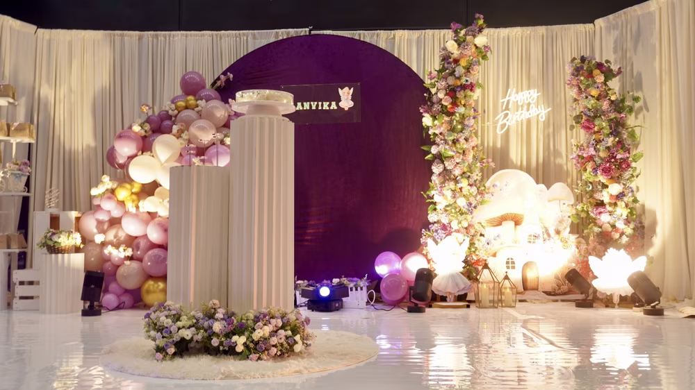 LeeU Bliss custom balloon installation