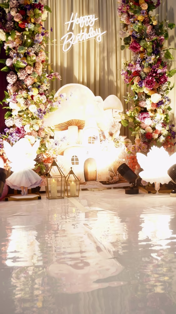 LeeU Bliss gold arch stage decoration